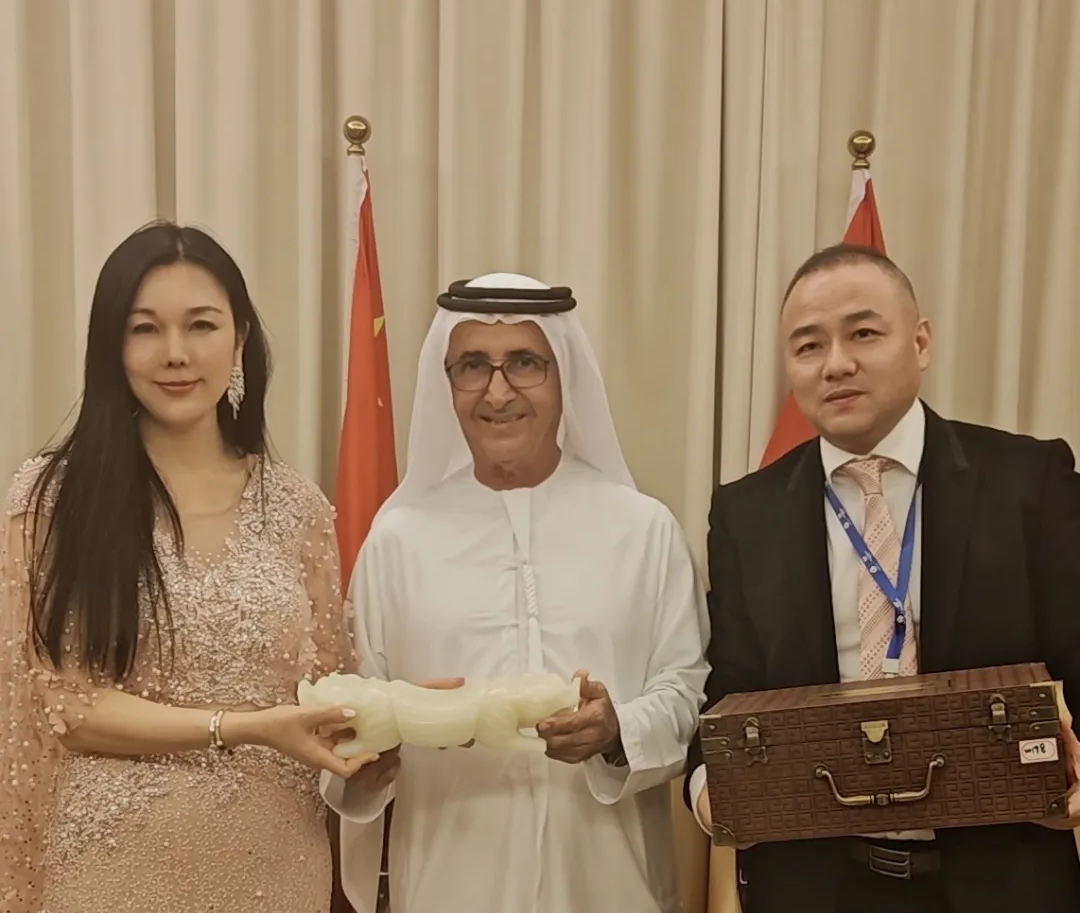 香港晴天集团董事局主席洪子晴爵士Lady Athena Hung应邀出席世界华商周（迪拜）暨第二届双湾论坛